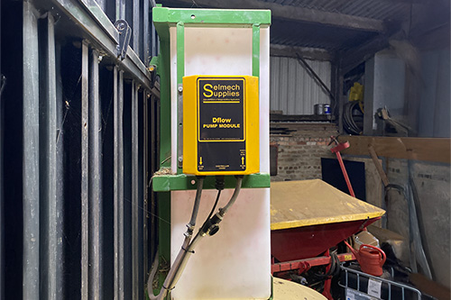 Additive applicator pump module on loader wagon with 400 litre tank