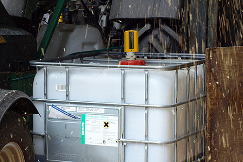 Crimpmaster stem pump in an IBC tank