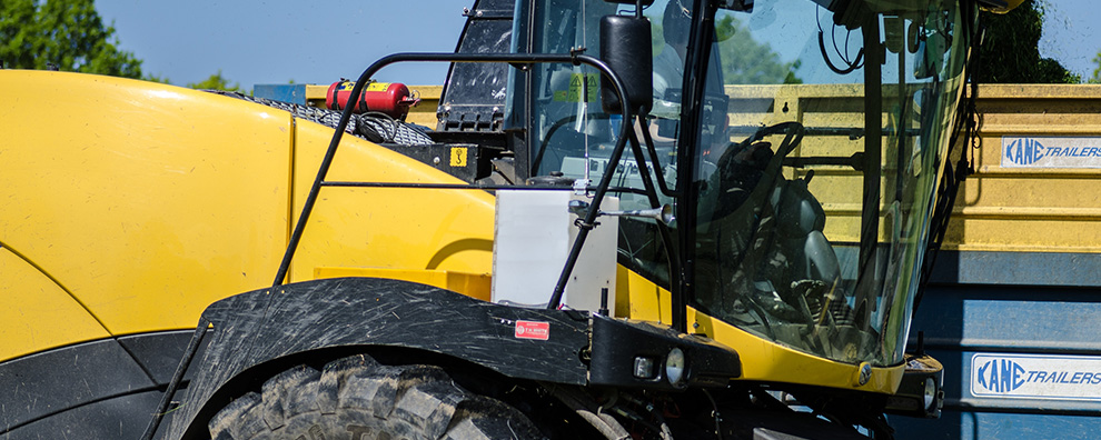 Ultra low volume additive applicator on forage harvester